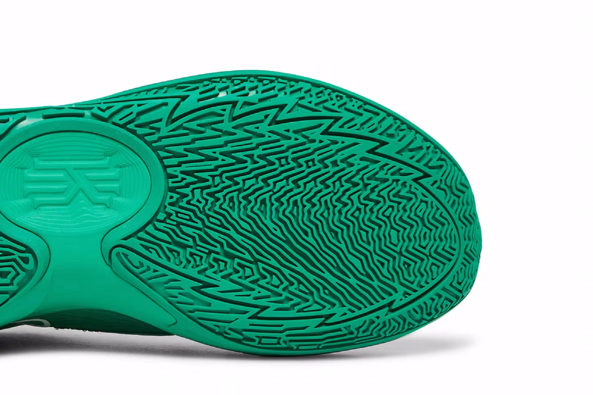 Nike Kyrie Low 5 EYBL, view 6