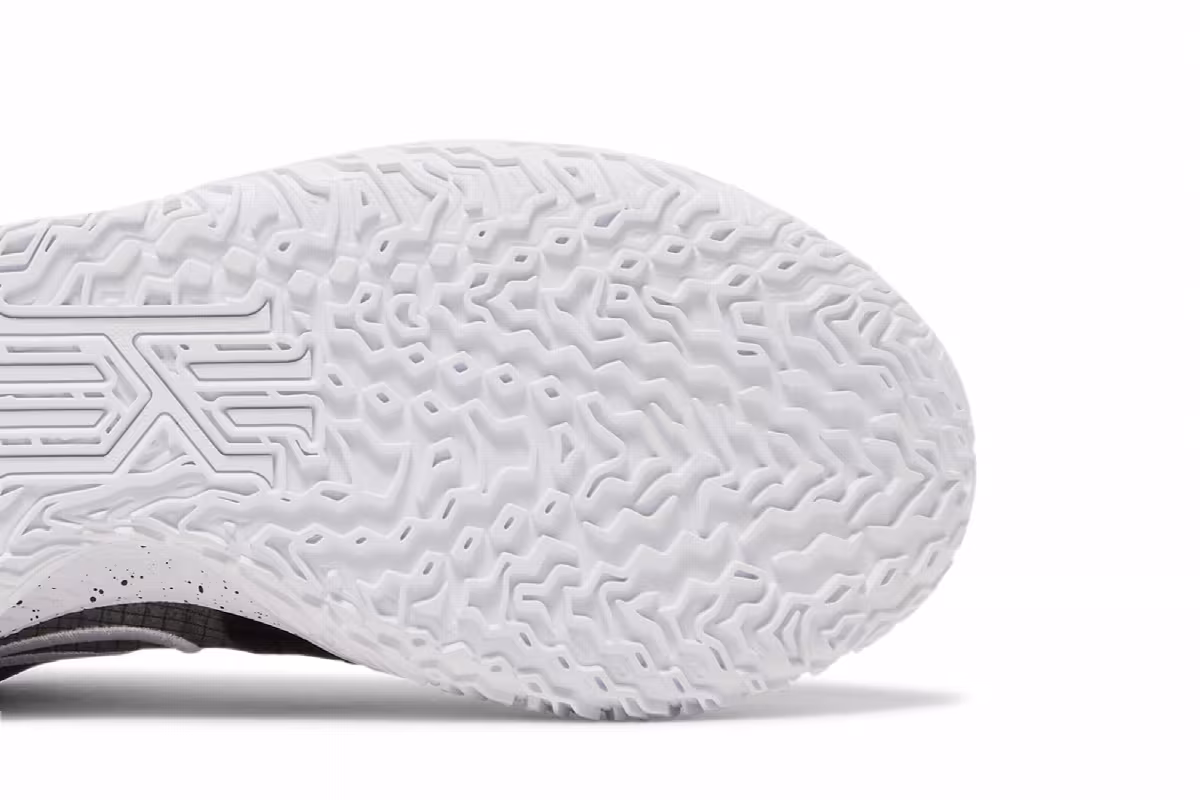 Nike Kyrie Low 4 TB Black White, view 6