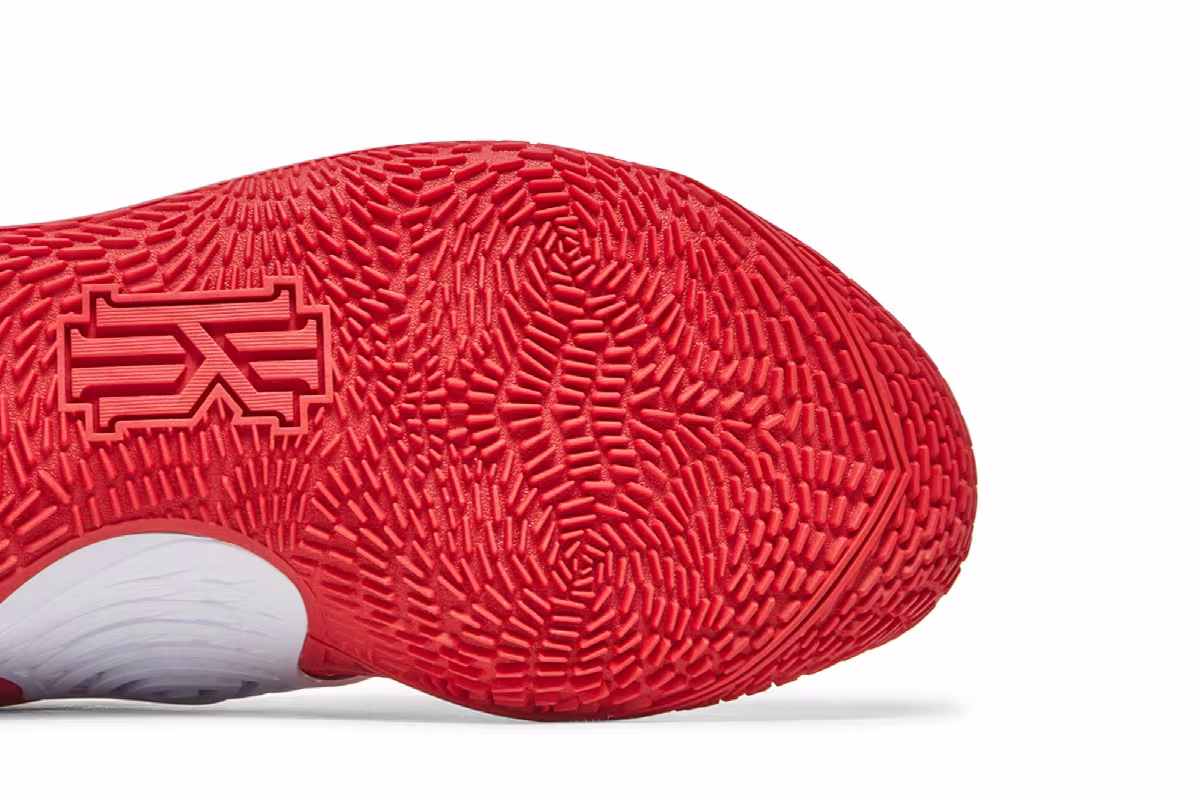 Nike Kyrie Low 3 TB University Red, view 6
