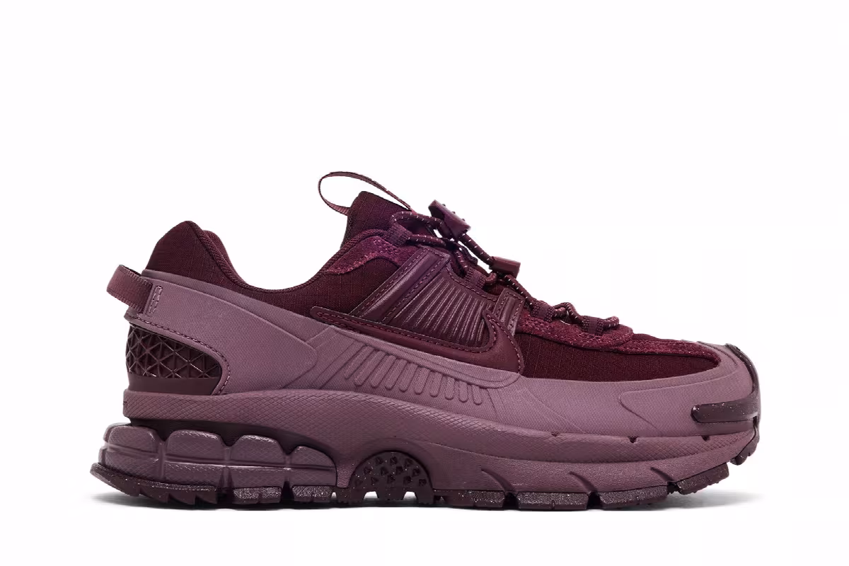Nike Women's Zoom Vomero Roam Burgundy Team Red, view 2