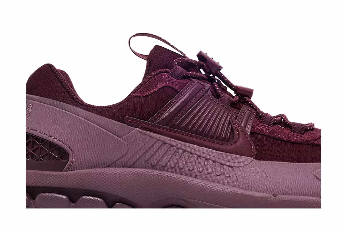Nike Women's Zoom Vomero Roam Burgundy Team Red, view 3