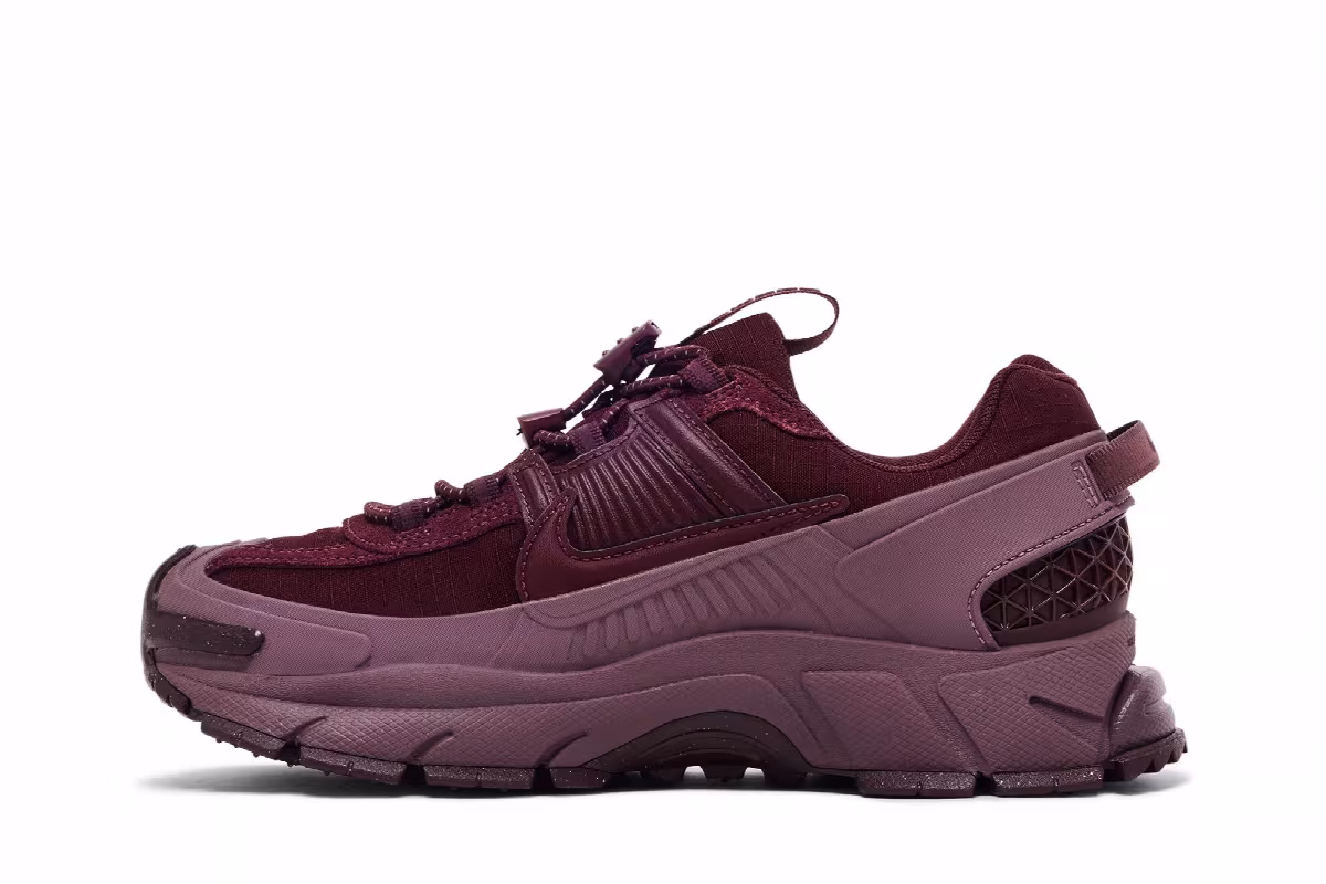 Nike Women's Zoom Vomero Roam Burgundy Team Red, view 4
