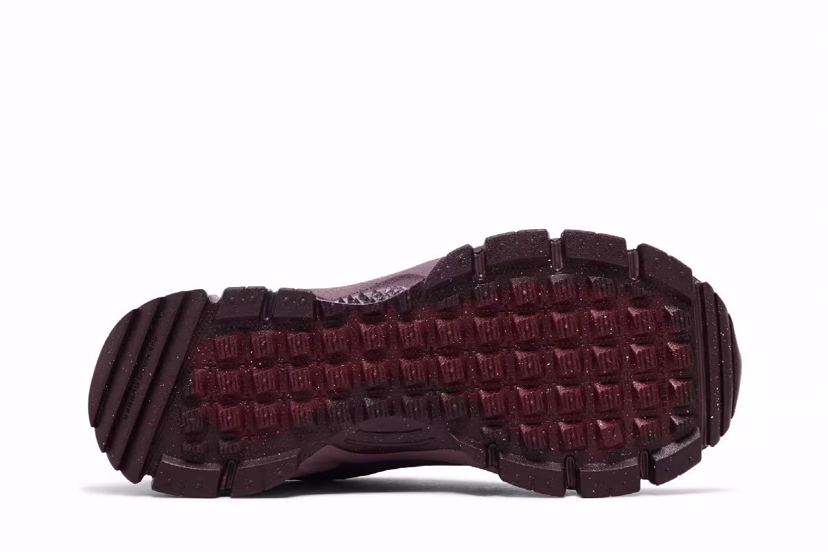 Nike Women's Zoom Vomero Roam Burgundy Team Red, view 5