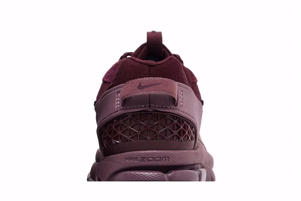 Nike Women's Zoom Vomero Roam Burgundy Team Red, view 8