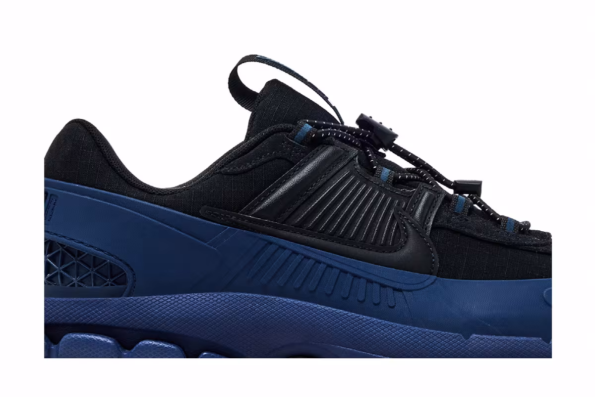 Nike Women's Zoom Vomero Roam Winterized Midnight Navy, view 3