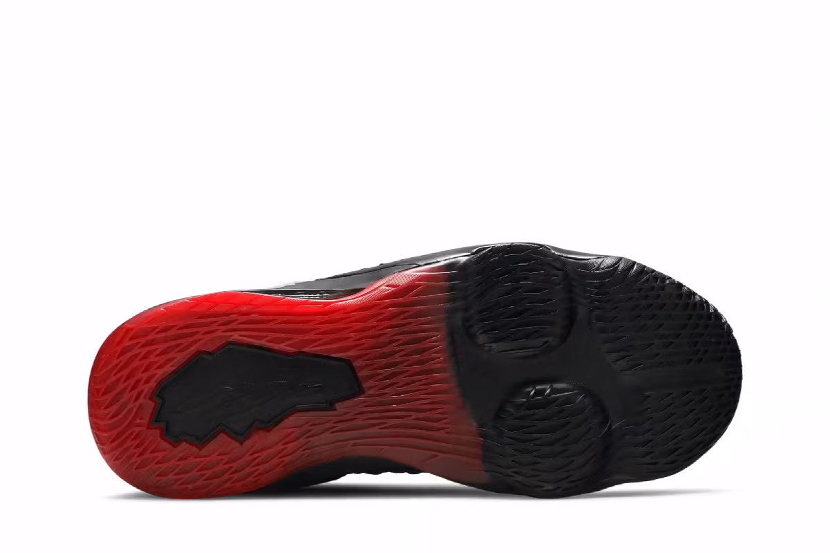 Nike LeBron 17 GS Infrared VI, view 5