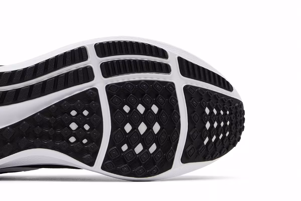Nike Air Zoom Pegasus 39 FlyEase Black White, view 6