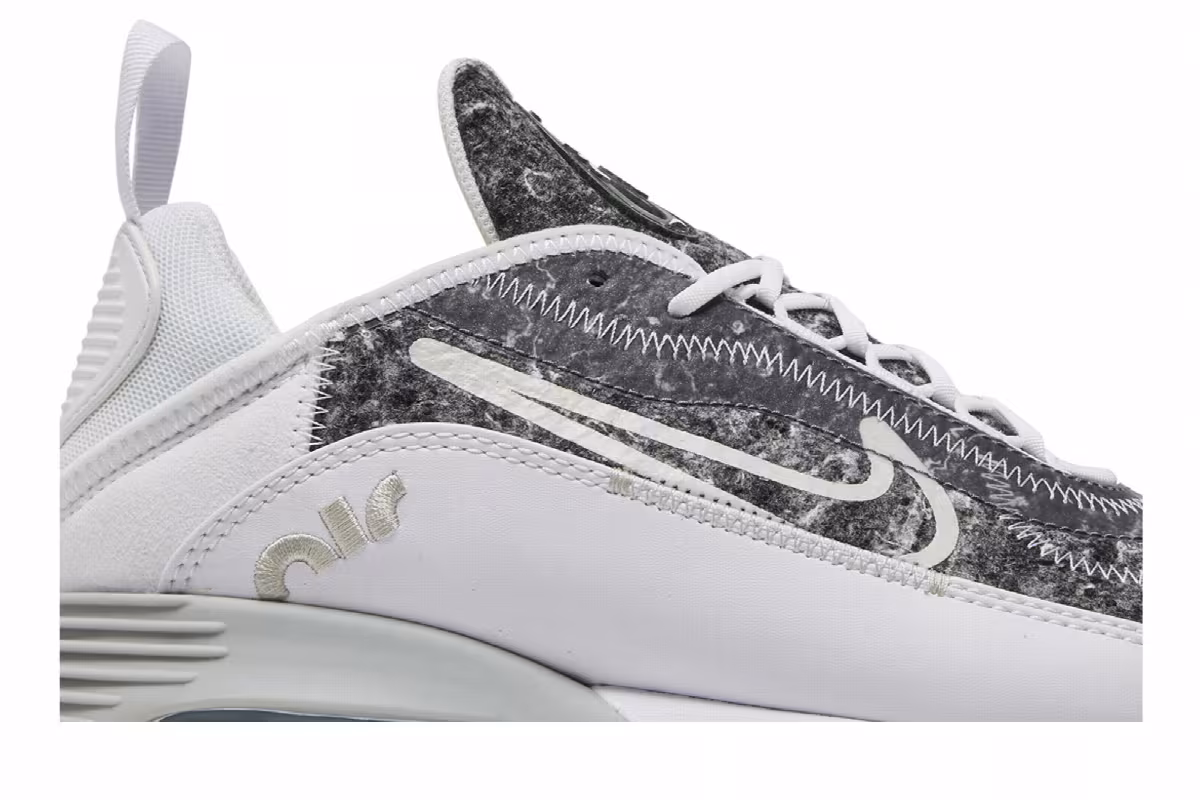 Nike Women's Air Max 2090 SE White Light Smoke Grey, view 3
