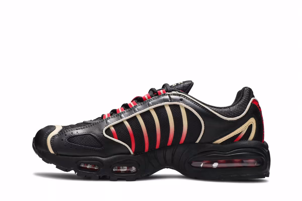 Nike Air Max Tailwind 4 Black Team Gold Red, view 4