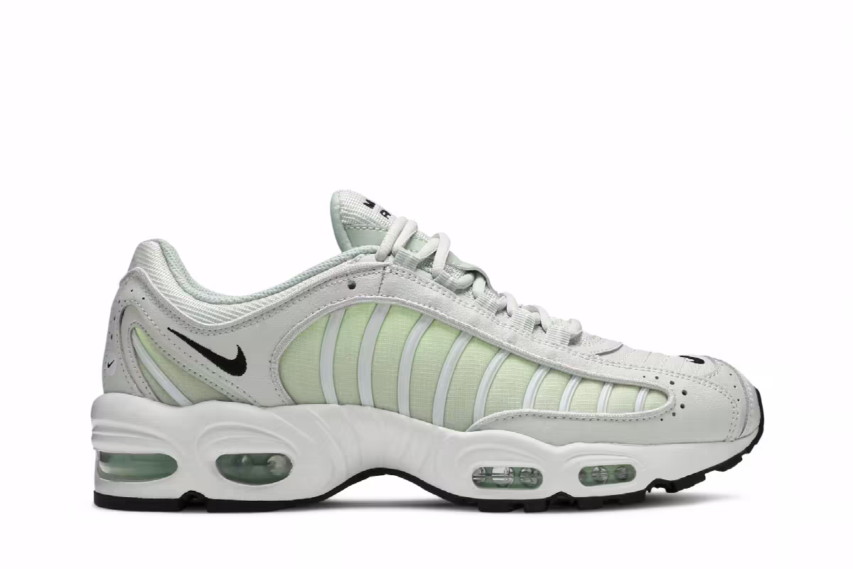 Nike Women's Air Max Tailwind 4 Pistachio Frost, view 2