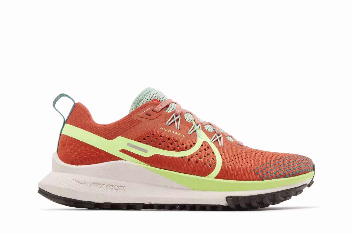 Nike Women's React Pegasus Trail 4 Mantra Orange Ghost Green, view 2