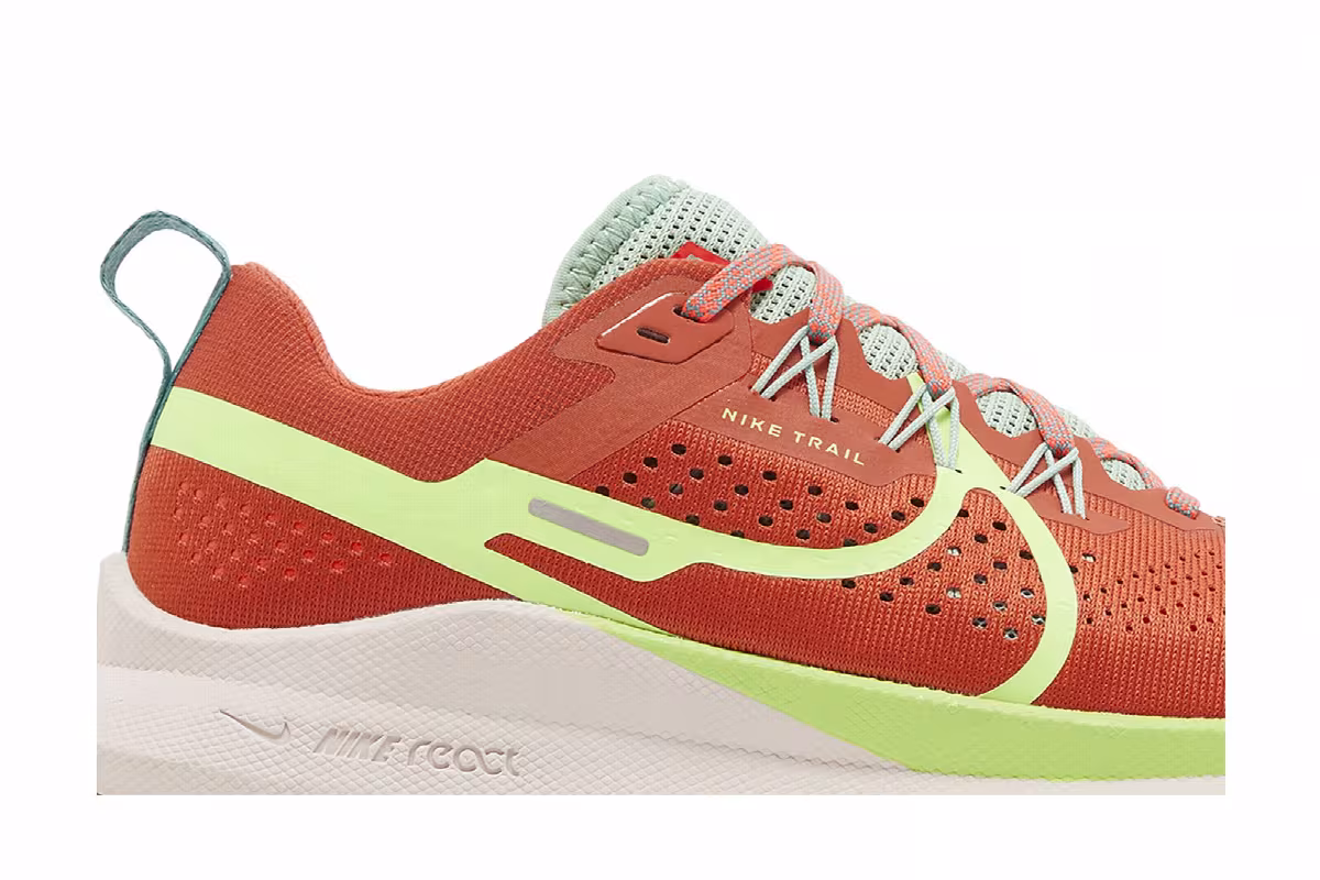 Nike Women's React Pegasus Trail 4 Mantra Orange Ghost Green, view 3