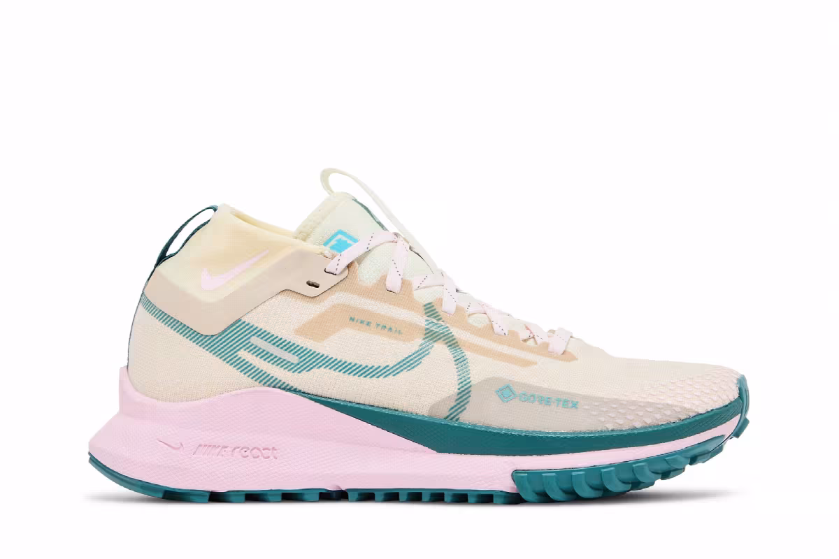 Nike Women's React Pegasus Trail 4 GORE-TEX Sanddrift Pearl Pink, view 2