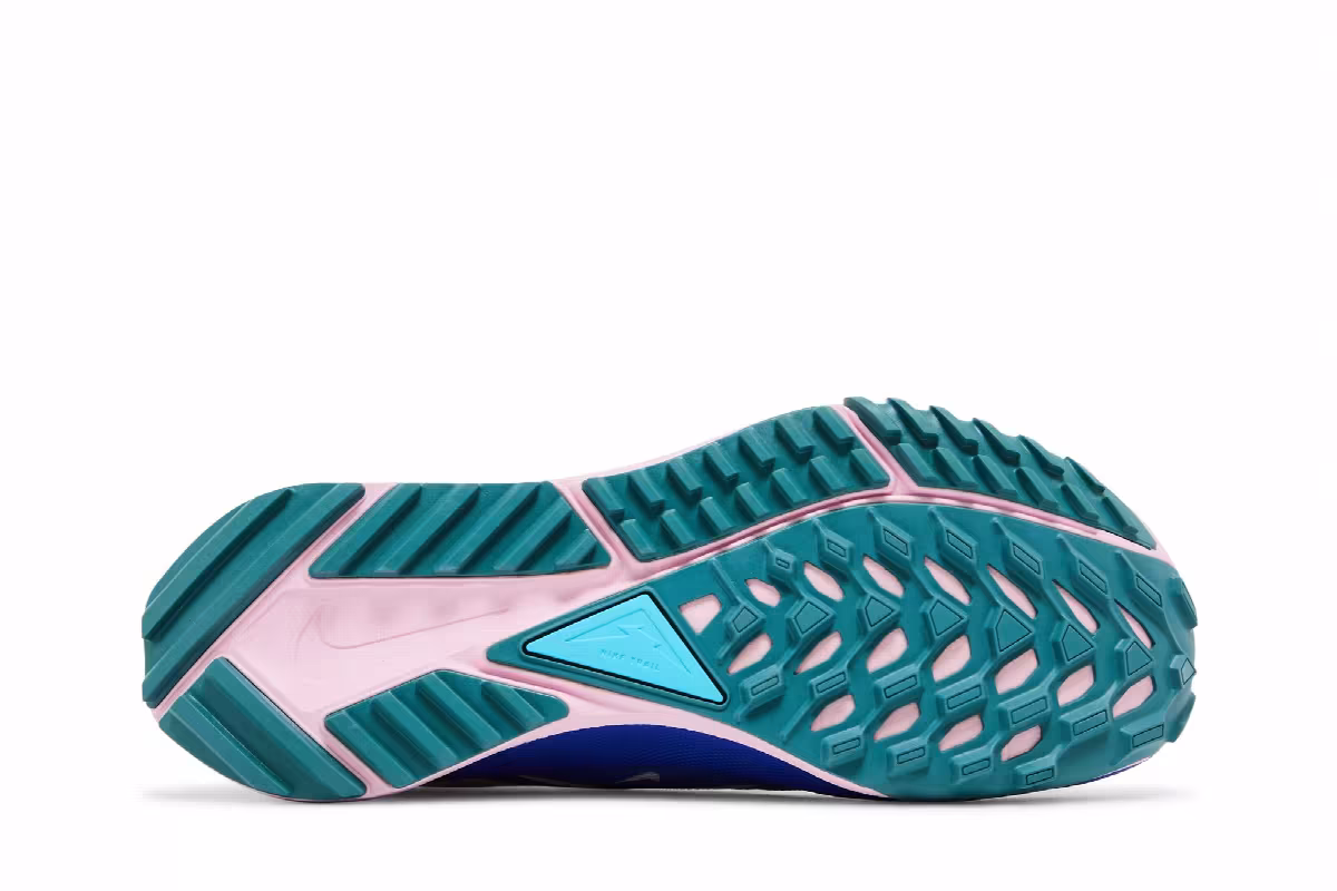Nike Women's React Pegasus Trail 4 GORE-TEX Sanddrift Pearl Pink, view 5