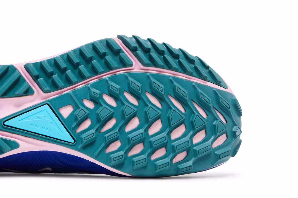 Nike Women's React Pegasus Trail 4 GORE-TEX Sanddrift Pearl Pink, view 6