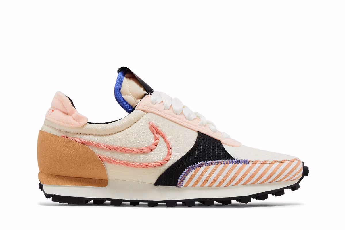 Nike Women's Daybreak Type Crimson Tint, view 2