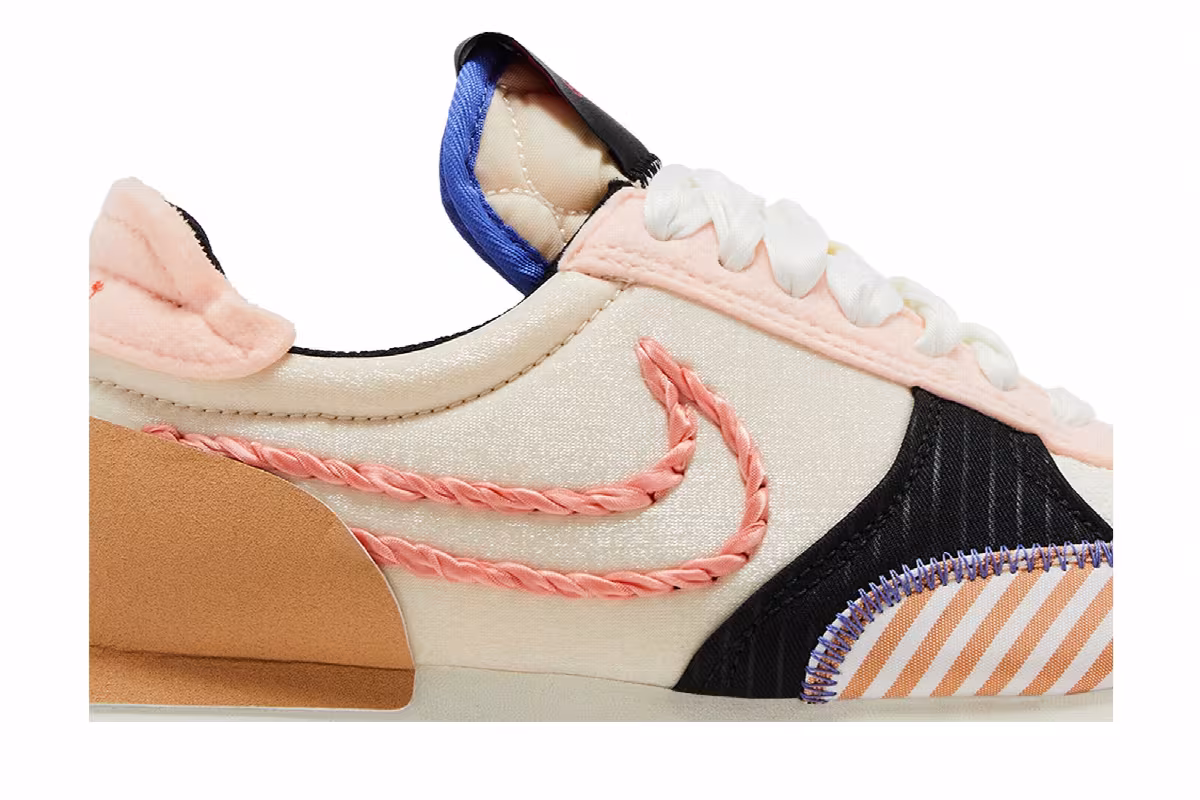 Nike Women's Daybreak Type Crimson Tint, view 3