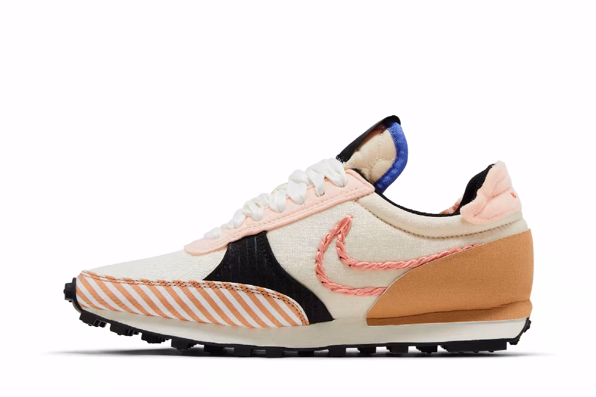 Nike Women's Daybreak Type Crimson Tint, view 4