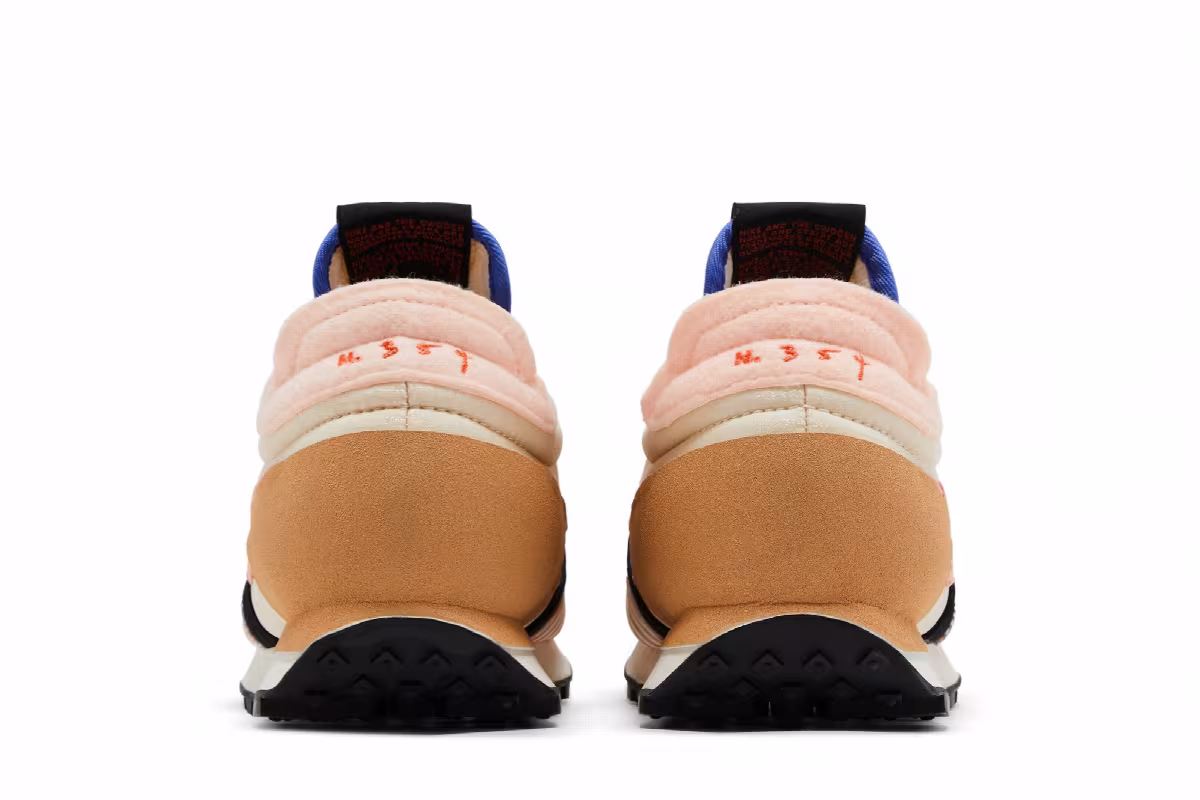 Nike Women's Daybreak Type Crimson Tint, view 7