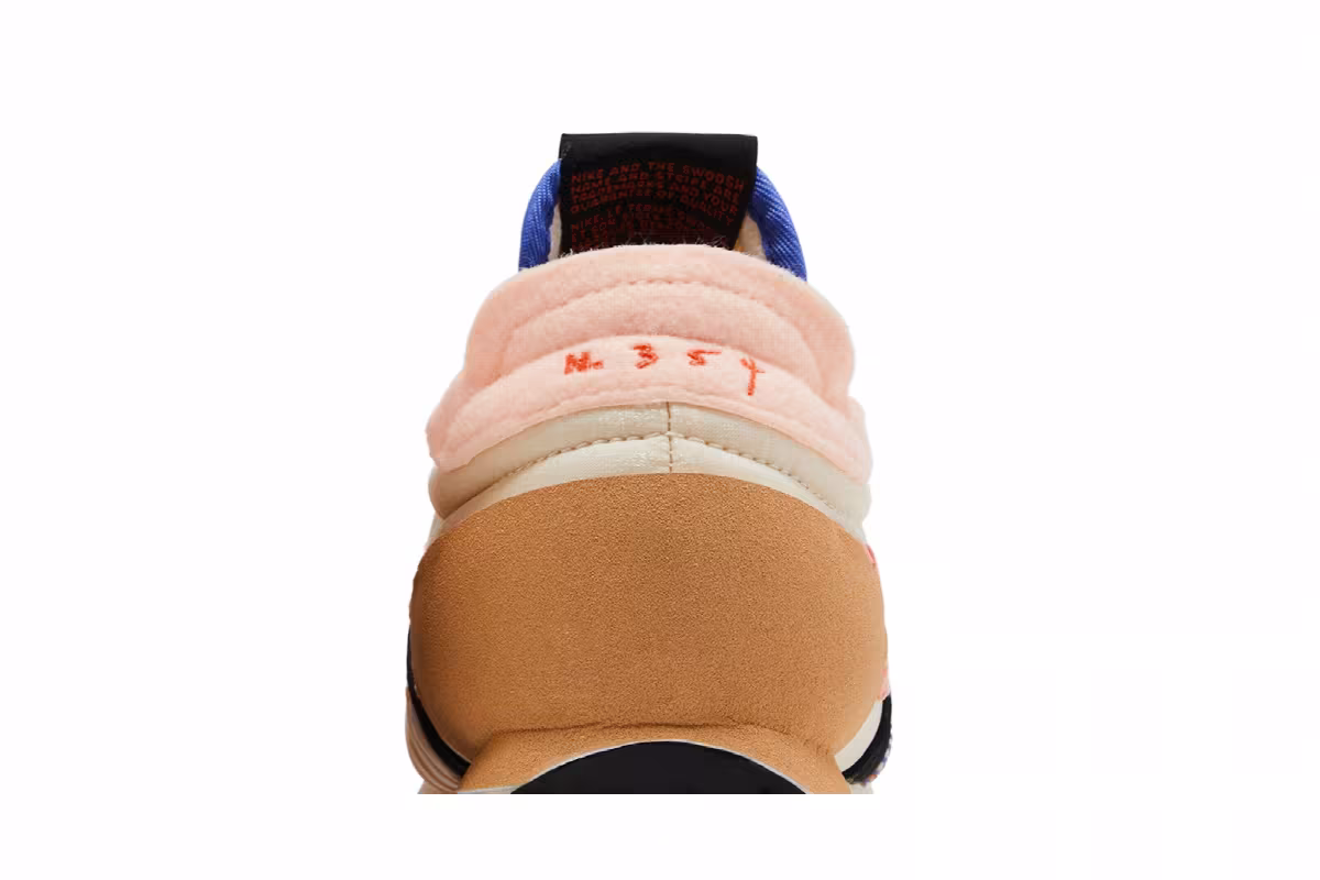 Nike Women's Daybreak Type Crimson Tint, view 8