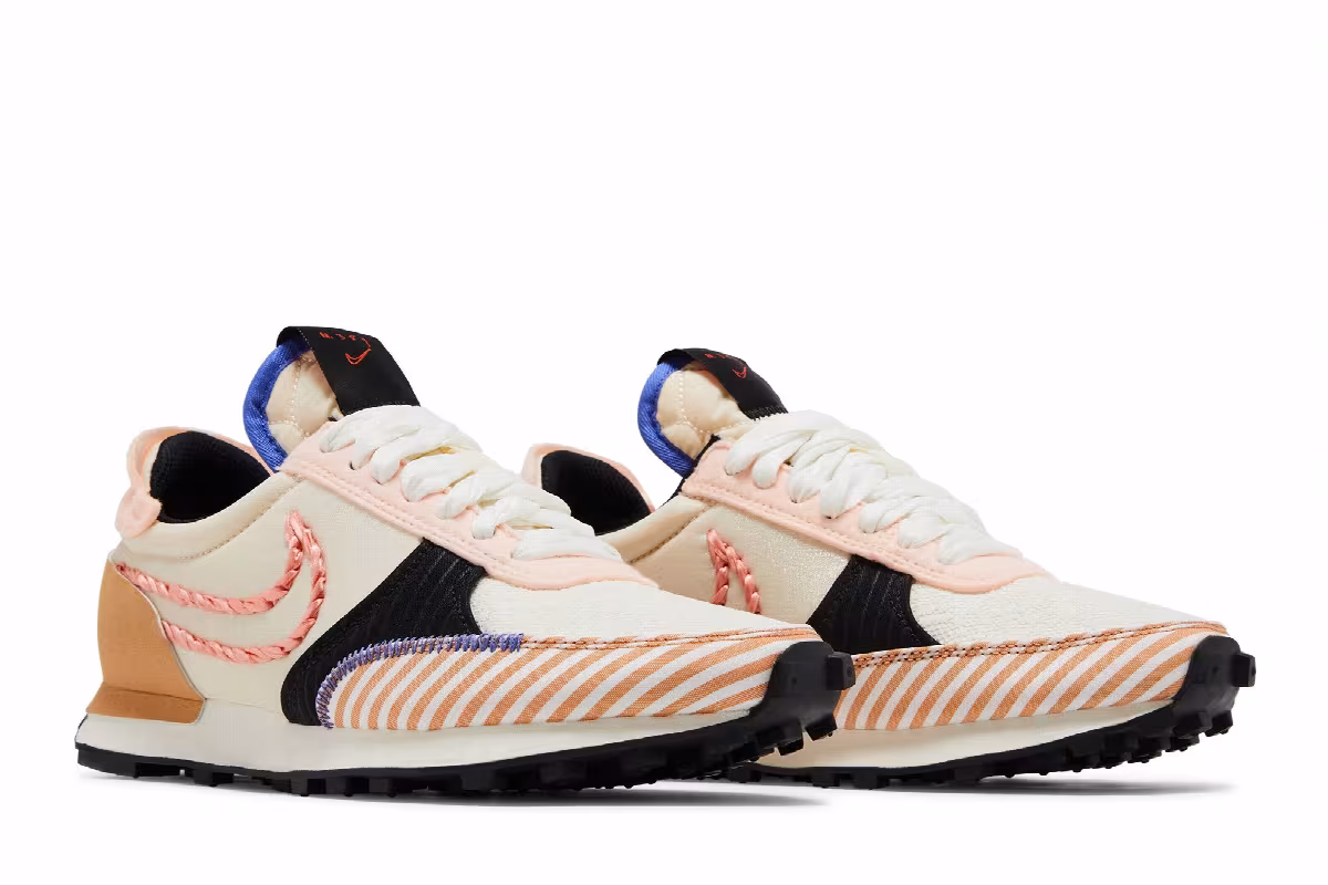 Nike Women's Daybreak Type Crimson Tint, view 9