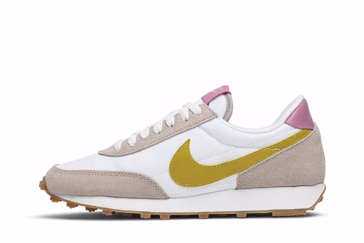 Nike Women's Daybreak Fossil Stone Saffron Quartz, view 4
