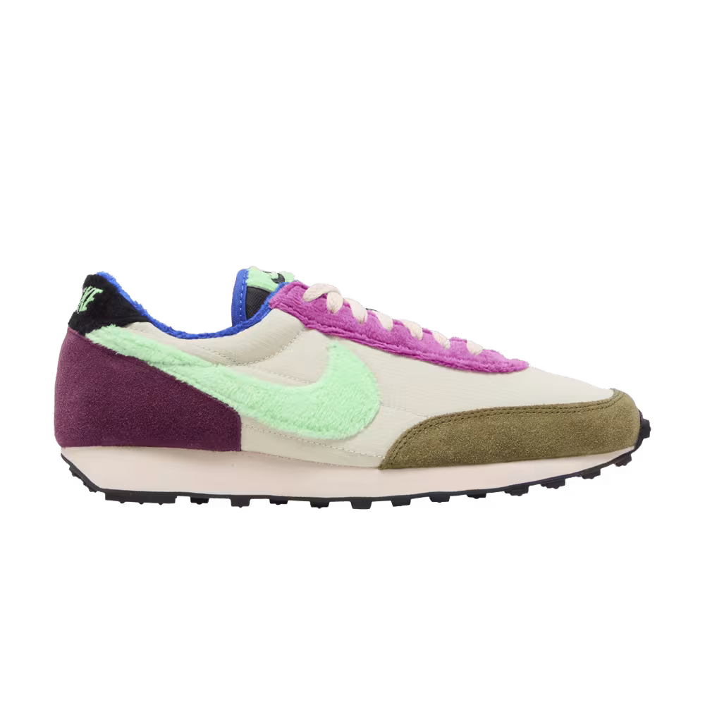 Nike Women's Daybreak Fur Pack - Fossil Cactus Flower