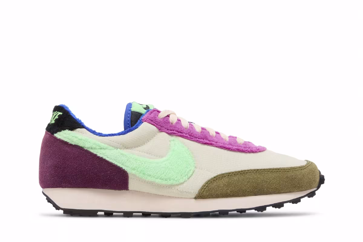 Nike Women's Daybreak Fur Pack - Fossil Cactus Flower, view 2