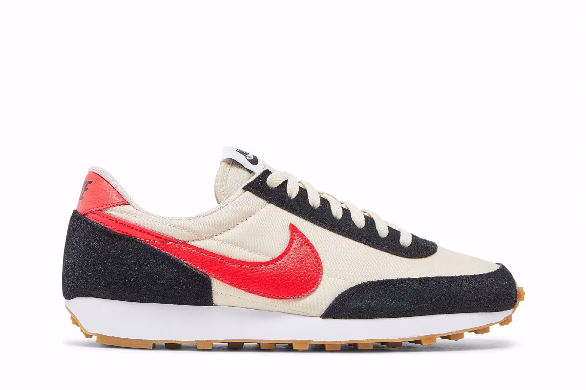 Nike Women's Daybreak Siren Red, view 2
