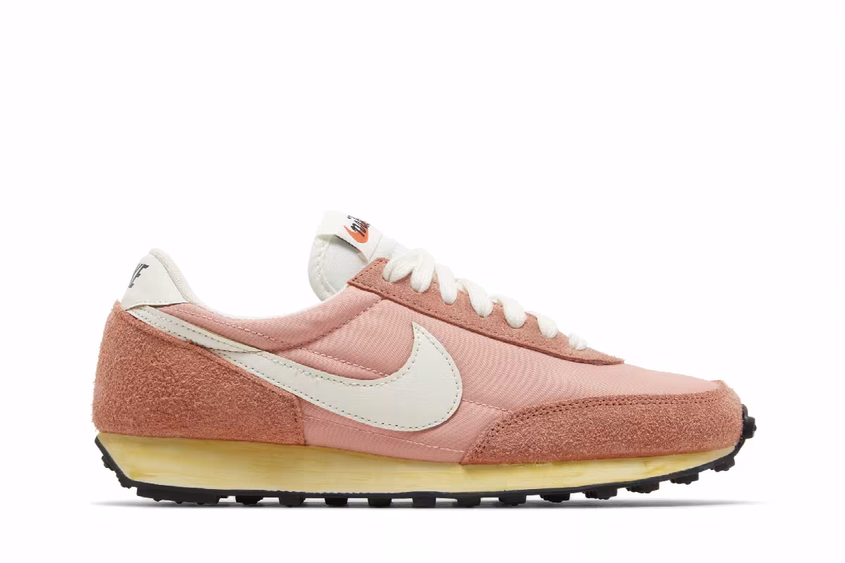 Nike Women's Daybreak SE Light Madder Root, view 2