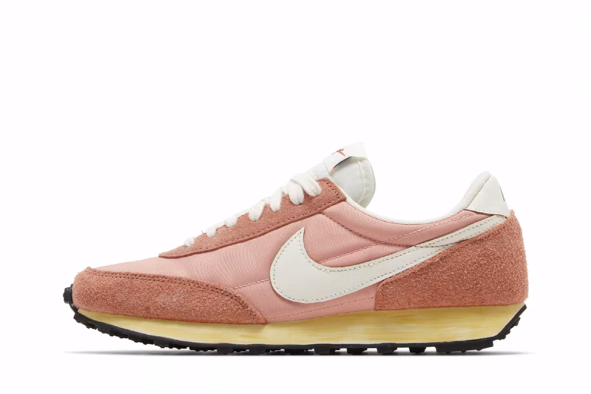 Nike Women's Daybreak SE Light Madder Root, view 4