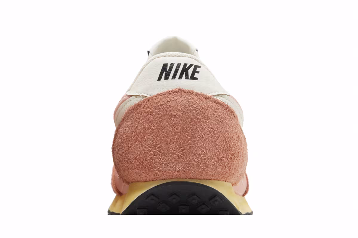Nike Women's Daybreak SE Light Madder Root, view 8
