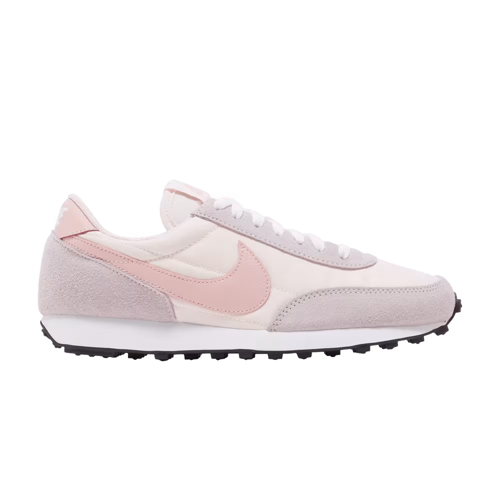 Nike Women's Daybreak Light Soft Pink
