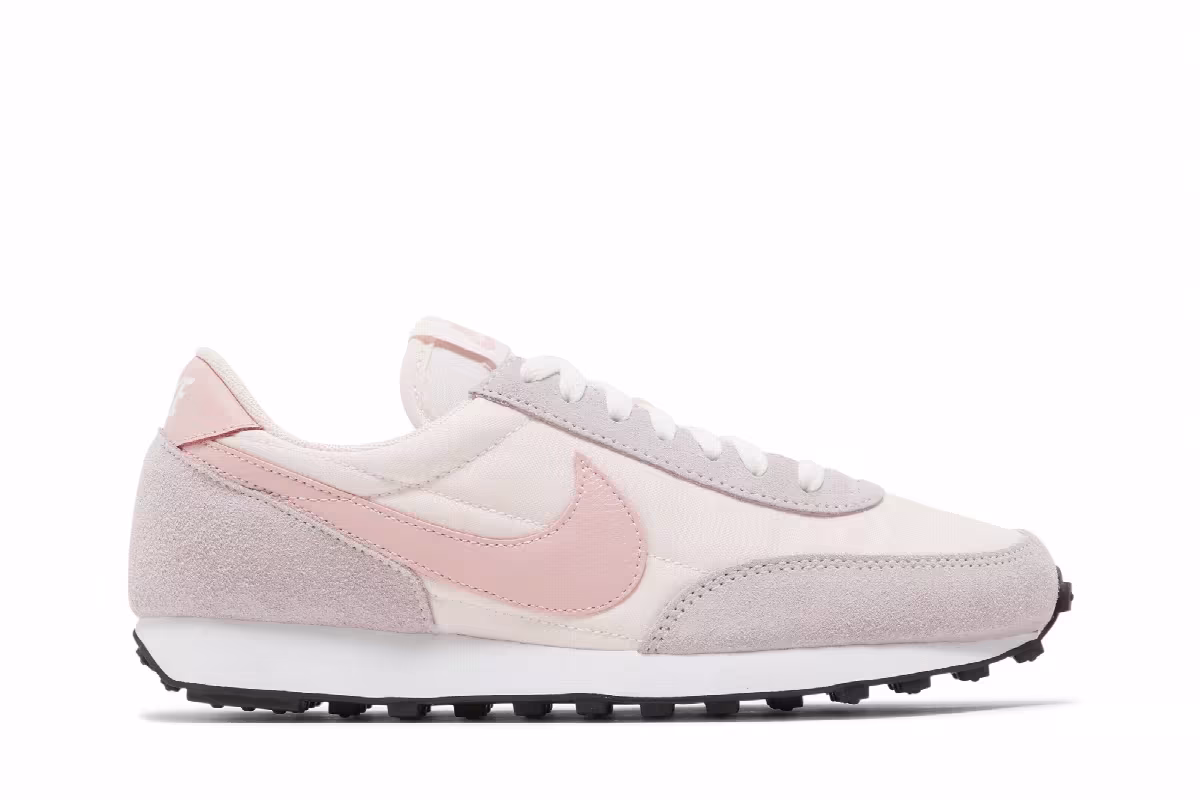 Nike Women's Daybreak Light Soft Pink, view 2
