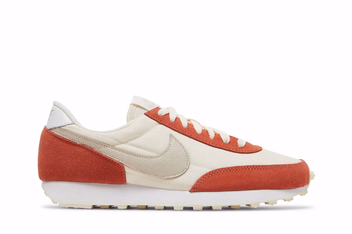 Nike Women's Daybreak Pale Ivory Desert Sand, view 2