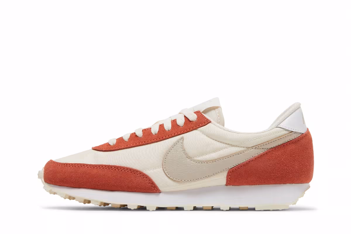 Nike Women's Daybreak Pale Ivory Desert Sand, view 4