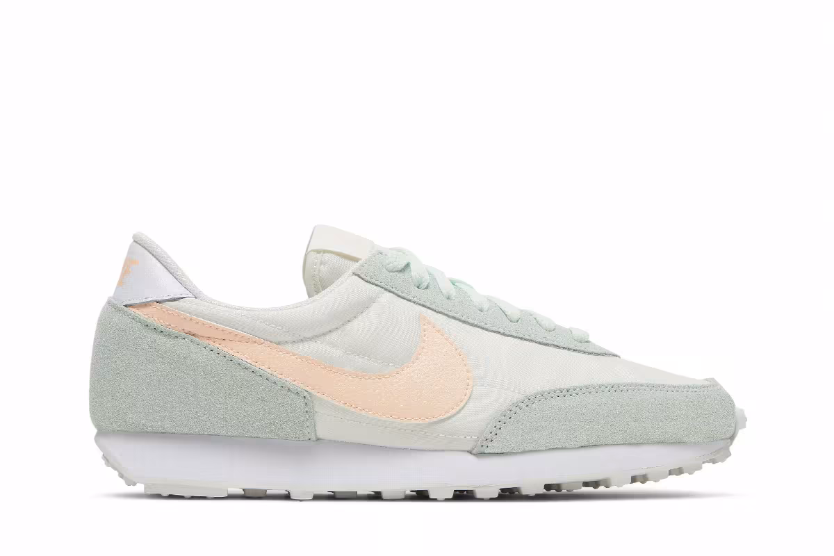 Nike Women's Daybreak Barely Green Crimson Tint, view 2