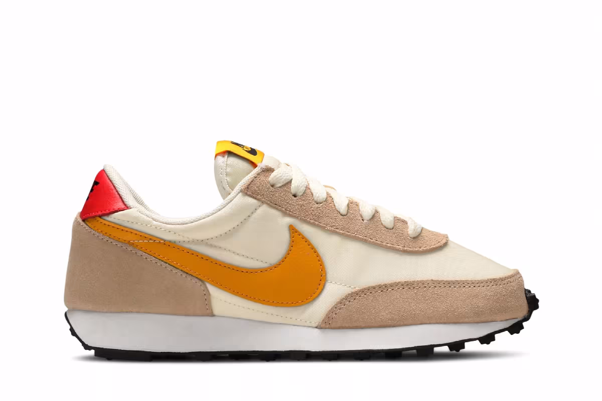 Nike Women's Daybreak Pale Ivory Shimmer, view 2