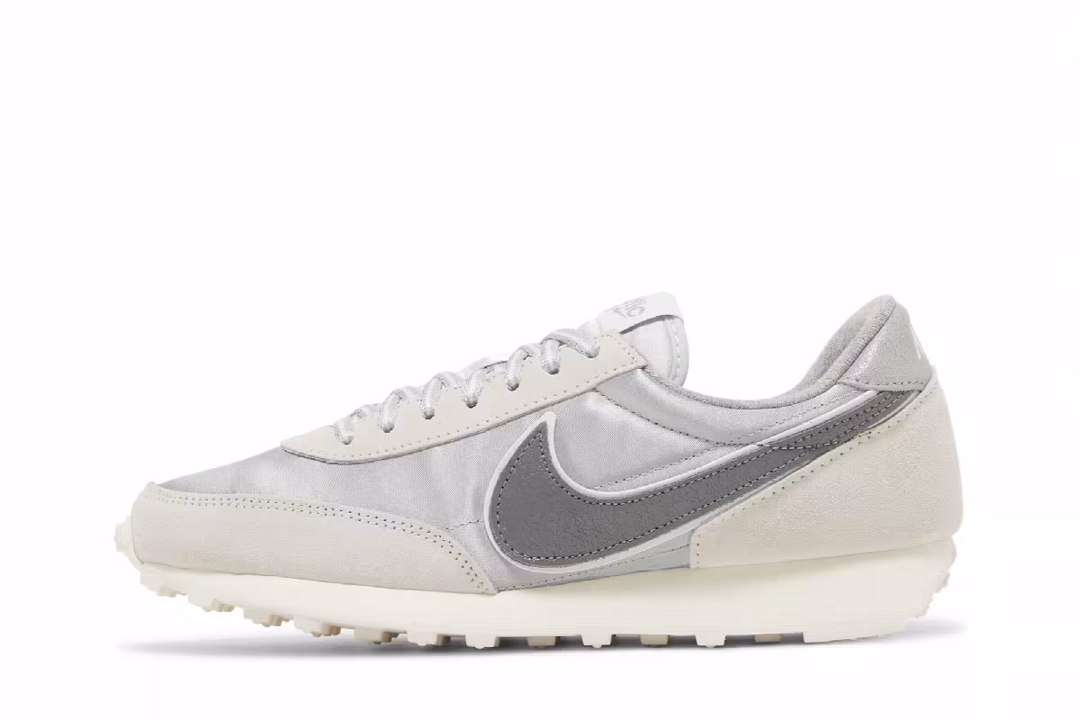 Nike Women's Daybreak SE Light Smoke Grey, view 4