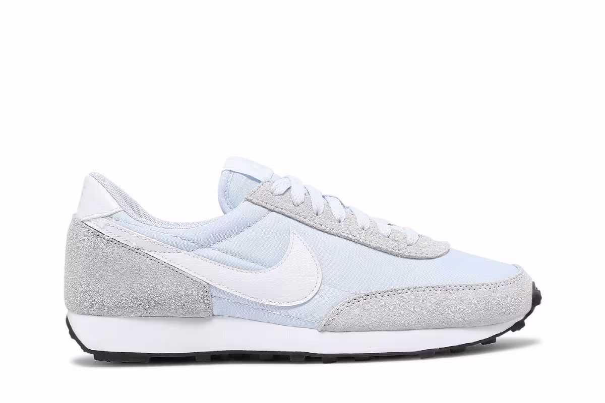 Nike Women's Daybreak Football Grey, view 2