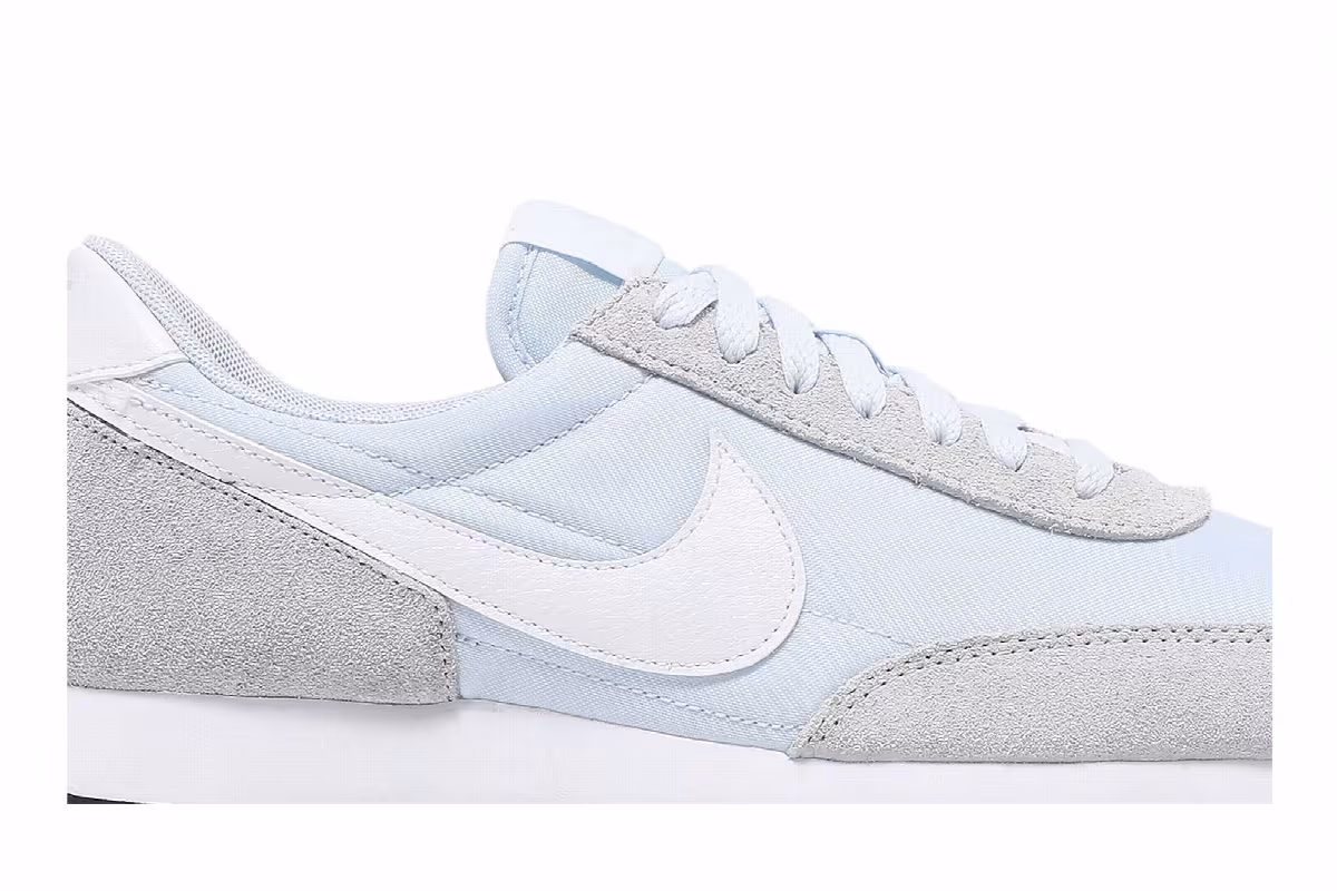 Nike Women's Daybreak Football Grey, view 3