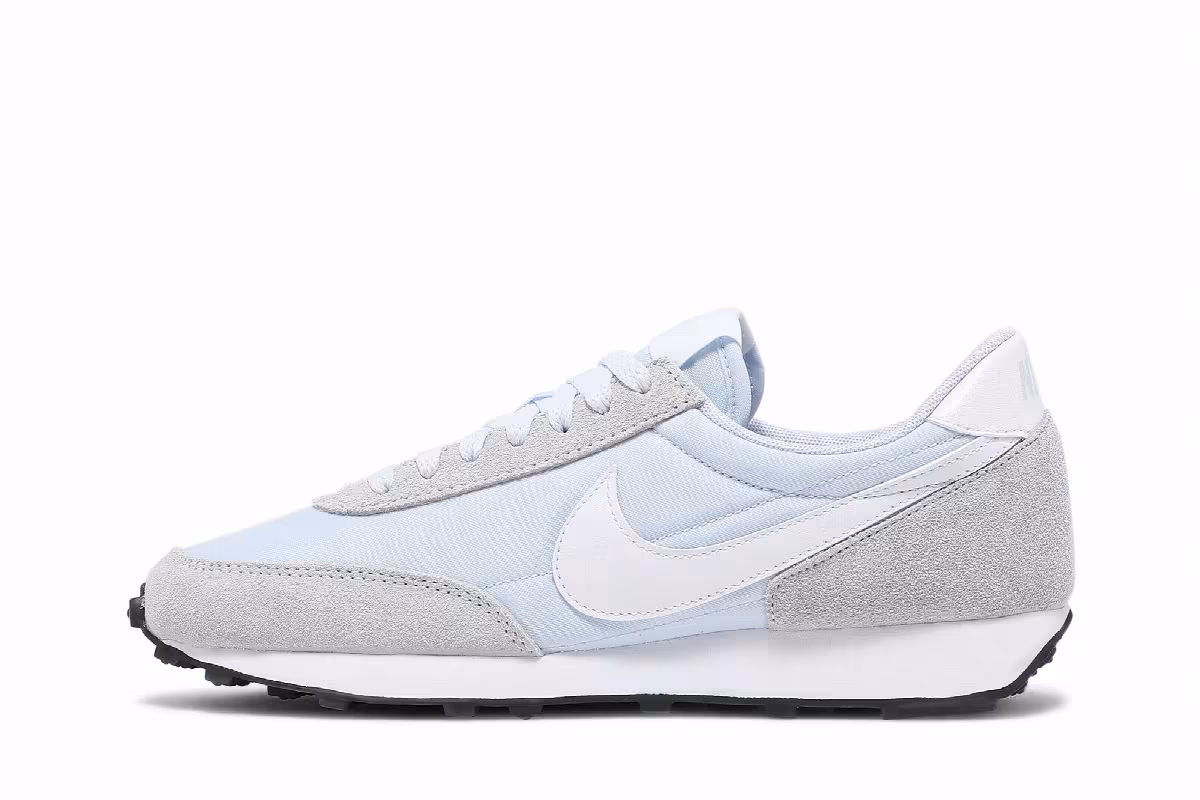 Nike Women's Daybreak Football Grey, view 4