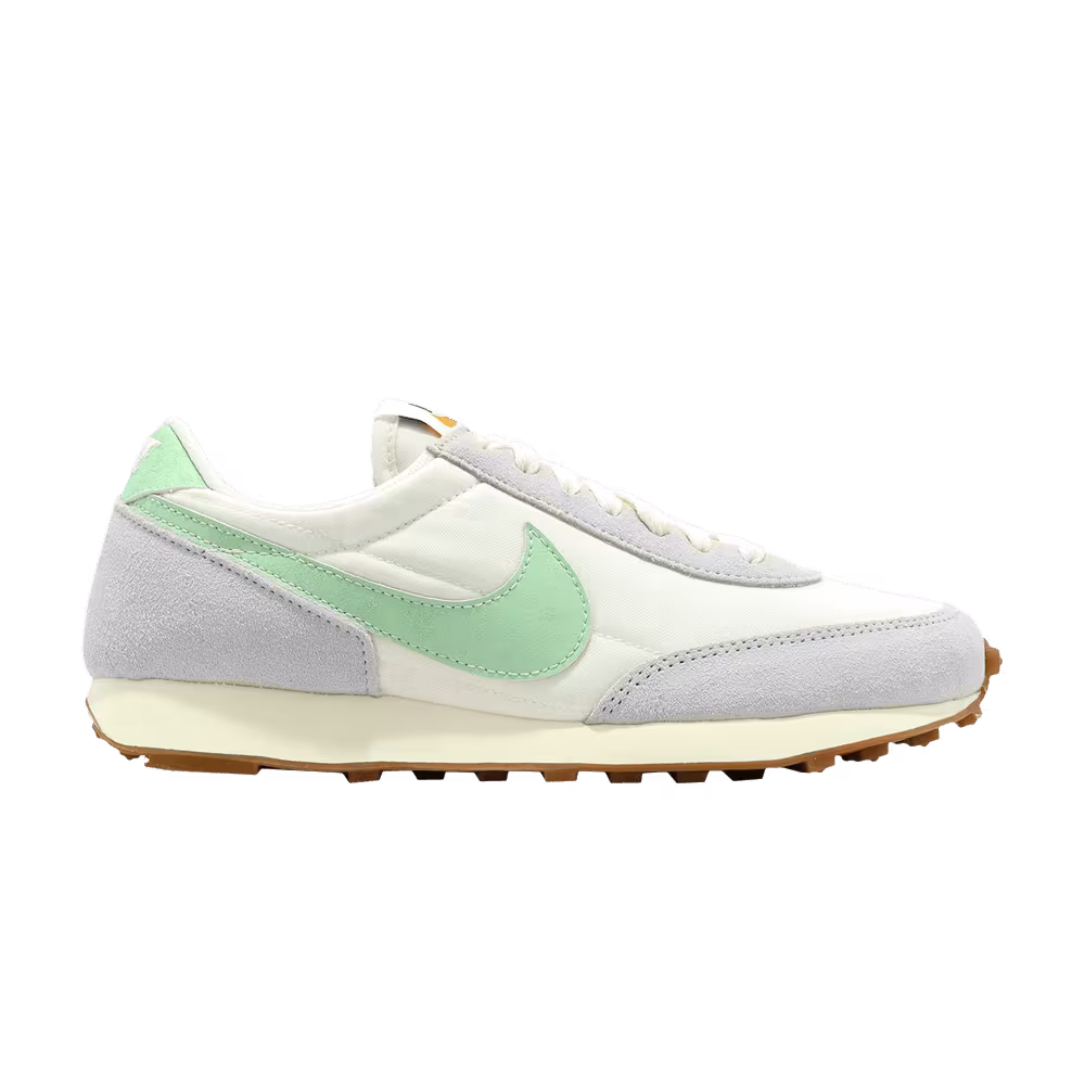 Nike Women's DBreak SE Sail Enamel Green