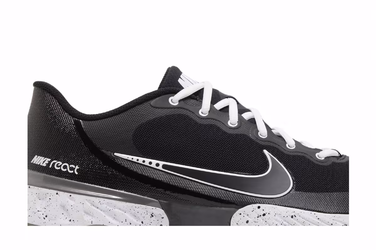 Nike Alpha Huarache Elite 3 Low Black White, view 3