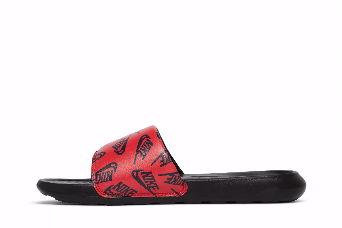 Nike Victori One Slide Repeat Logo - Black University Red, view 4