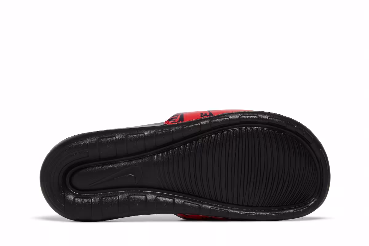 Nike Victori One Slide Repeat Logo - Black University Red, view 5