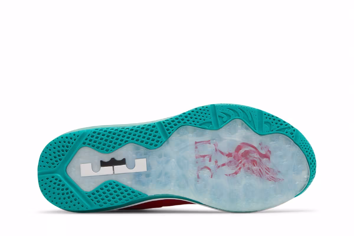 Nike LeBron 9 Low Liverpool 2020, view 5