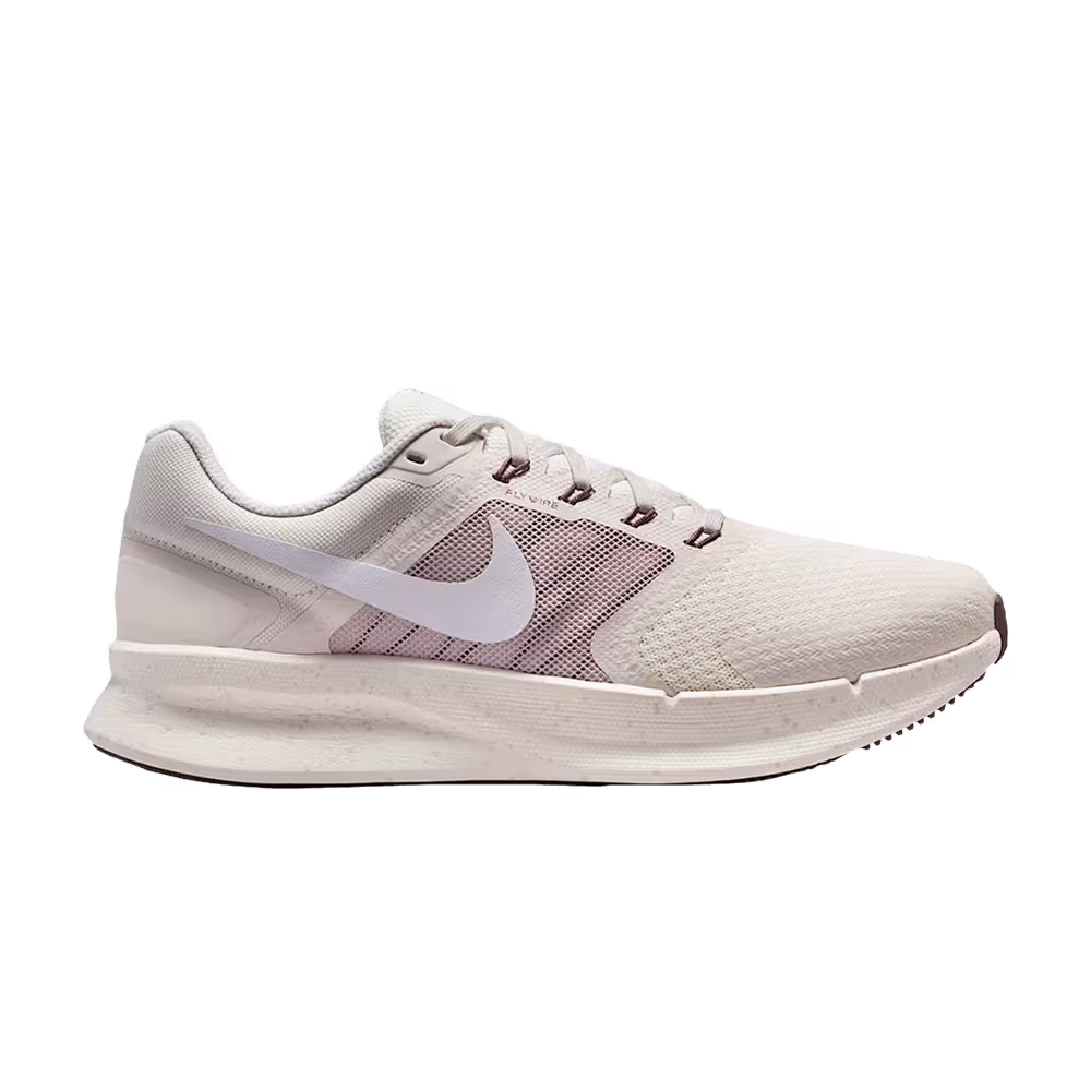 Nike Women's Run Swift 3 Beige White