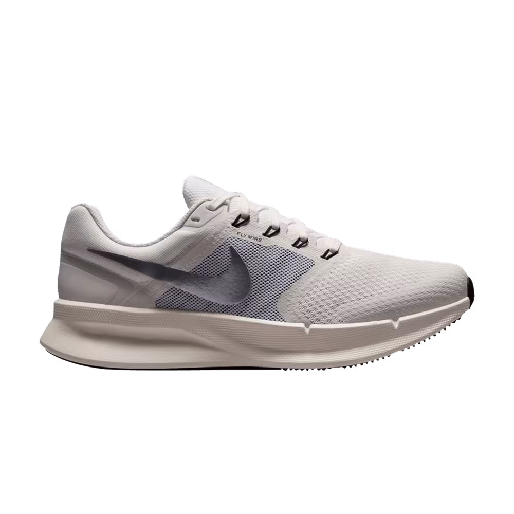 Nike Women's Run Swift 3 Beige Gray