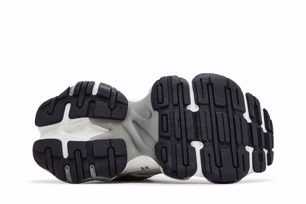 Balenciaga Cargo Sneaker Worn-Out - White Black, view 5